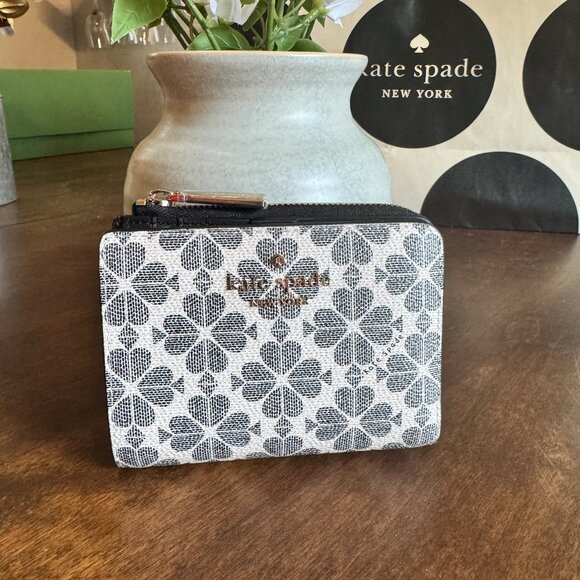 New Kate Spade Signature Spade Flower Small L-Zip Wallet - Black Multi - Picture 1 of 5